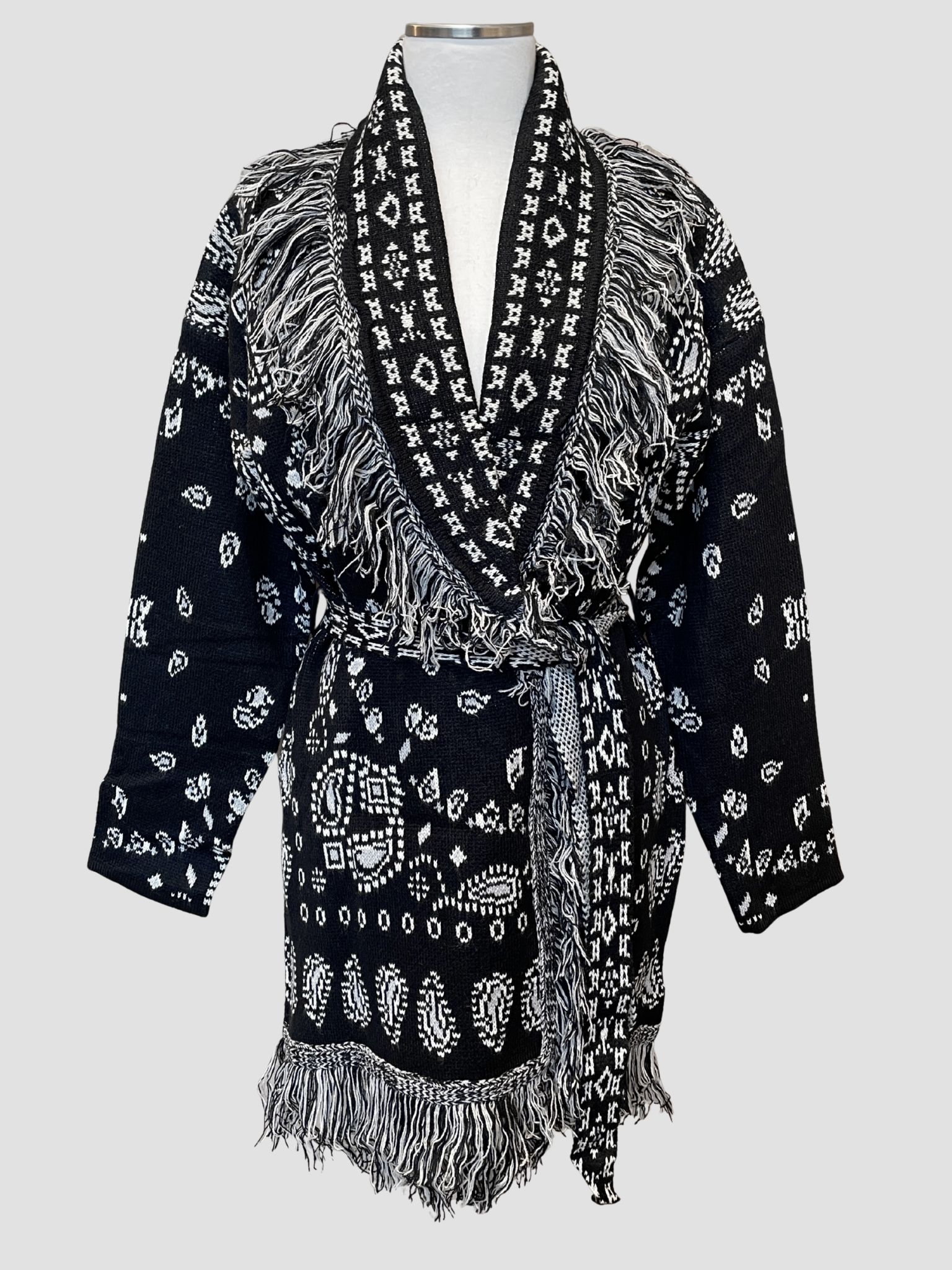 e shop (3) Ζακέτα με μοτίβο μπαντάνα μαύρη - Image 1