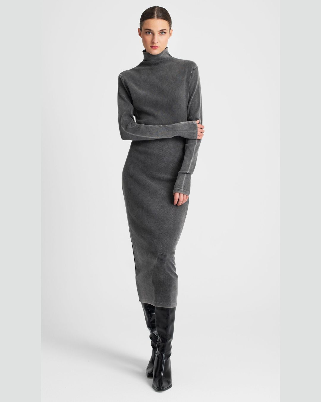 With its kimono sleeves and waist belt, this heavy jacket adds a touch of character to each and every look. Try it with shorts and boots for an ultra-stylish winter. Lined heavy jacket in pure woo(11) Midi ριπ φόρεμα γκρι - Image 1